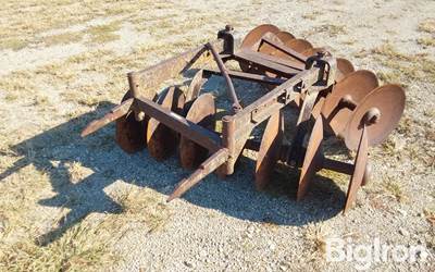 International Fast Hitch Mounted 4' Offset Disk