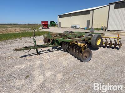 John Deere 210 Disk