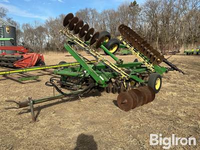 John Deere 220 Center Fold Disk