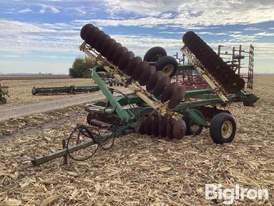 John Deere 220 Center-Fold Disc
