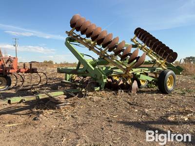 John Deere 220 Disk