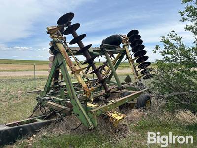 John Deere 230 Folding Tandem Disk