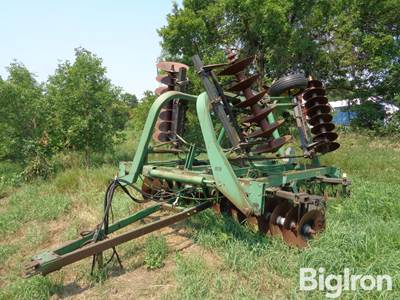 John Deere 235 Disk