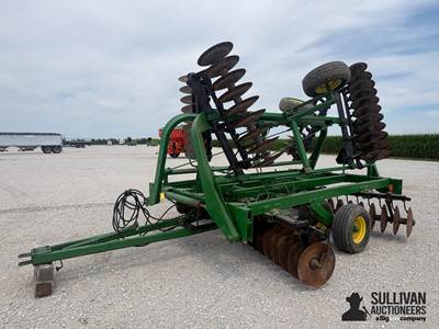 John Deere 235 22' Disk