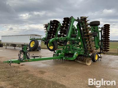 2022 John Deere 2633 5-Section Tandem Disk