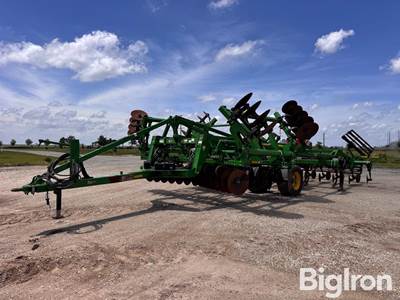 2018 John Deere 2730 Disk Ripper