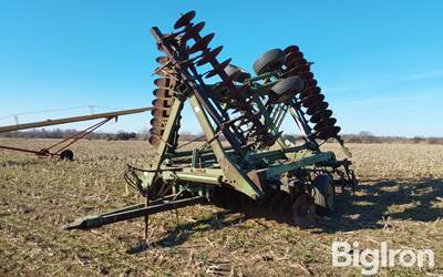 John Deere 330 28' Double Offset Disk Harrow