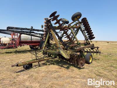 John Deere 330 26’ Disk
