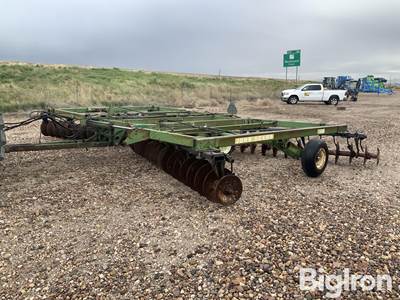 John Deere 331 Folding Disk
