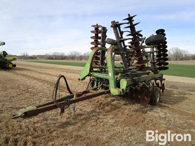 John Deere 335 21' Tandem Disk