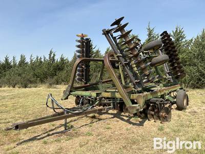 John Deere 335 Tandem Offset Disk