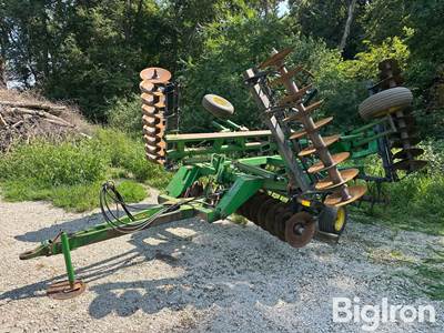 John Deere 630 Tandem Disk
