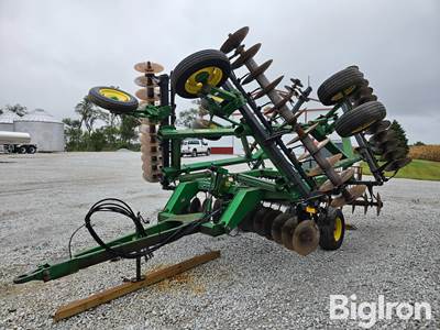 John Deere 630 26.5' Tandem Disk