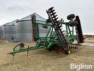 2010 John Deere 637 35’ Disk