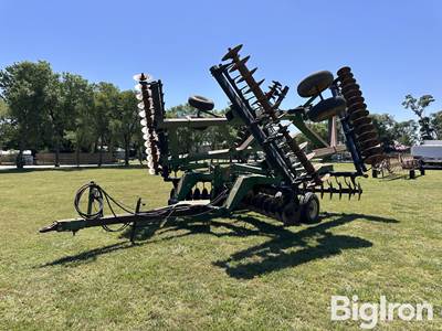 John Deere 650 Disk Harrow