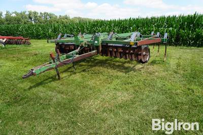 John Deere 714 14' Disk Ripper w/Tru Depth Shanks