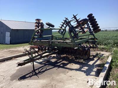 John Deere T0235 20’ Tandem Disk