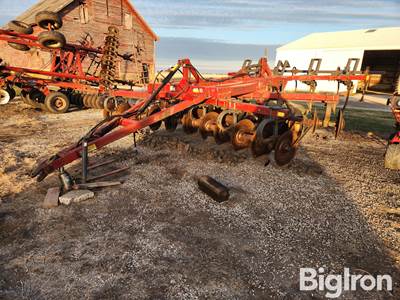 M&W 1465 7 Shank Chisel Plow