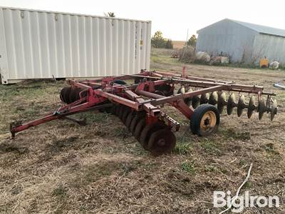 Massey Ferguson 520 Tandem Disk