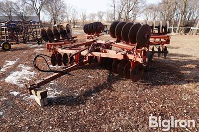 Massey Ferguson 620 18' Tandem Disk
