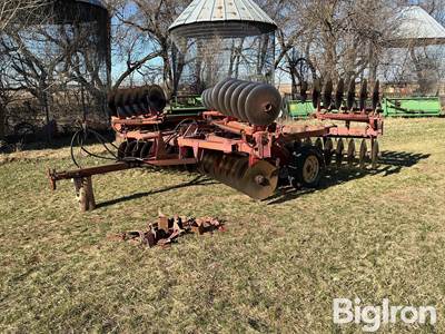 Massey Ferguson 620 20’ Disk