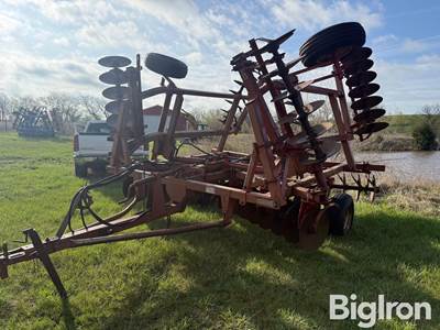 Massey Ferguson 820 23’ Disk