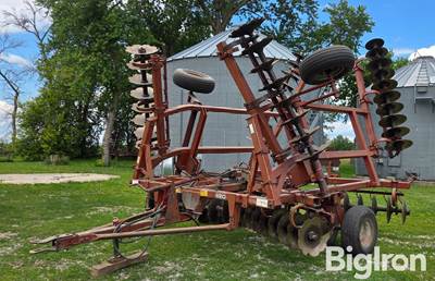 Massey Ferguson 820 Disk