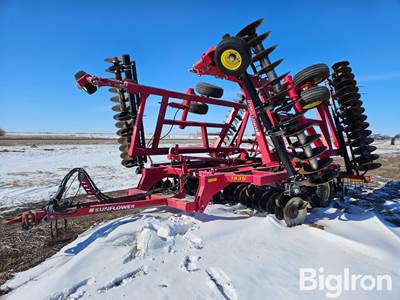 Sunflower 1435 33' Wide Tandem Disk