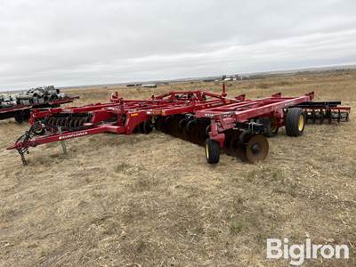 Sunflower 1435 30' C-Flex Tandem Disk W/ Rolling Baskets