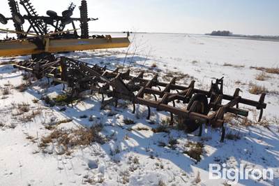 John Deere 1010 3-Pt Chisel