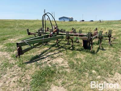 John Deere 16’ Chisel