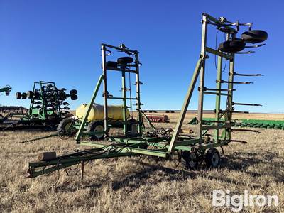 John Deere 1600 Chisel