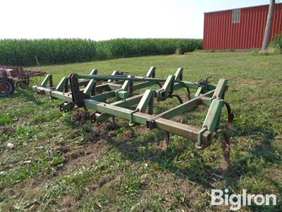John Deere 1600 3-Pt 14' Chisel Plow