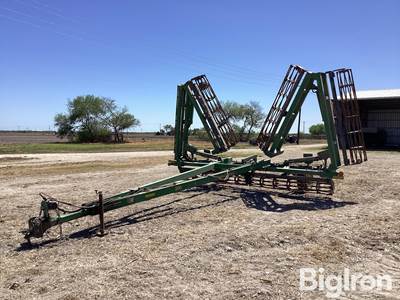 John Deere 200 30’ Basket/Seedbed Finisher