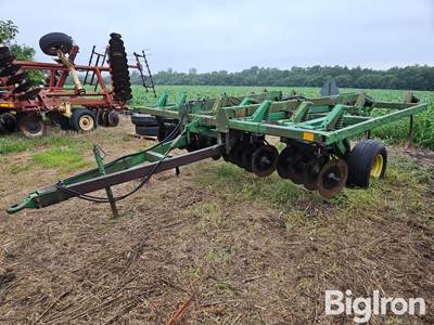 1984 John Deere 712 Disk Chisel