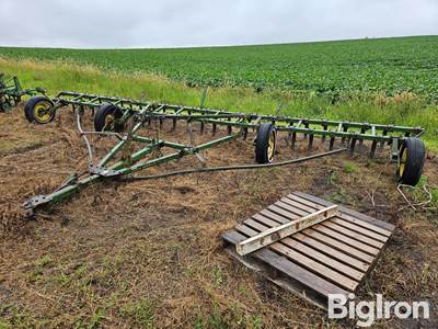 John Deere F100H 24' Spring-Tooth Field Conditioner