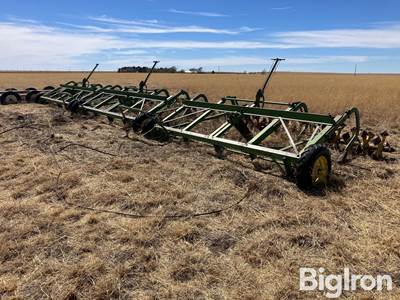 John Deere 40’ Rodweeder w/Diamond Packers