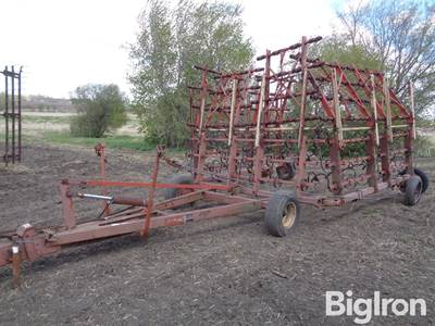 Melroe 453 36' Multi-Weeder
