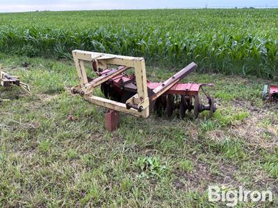 Pivot Track Closer