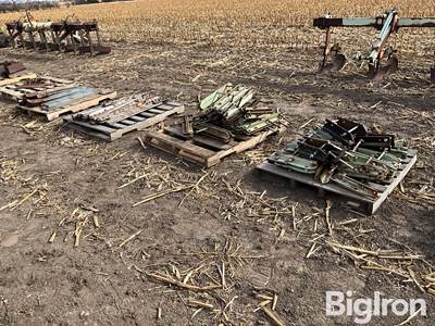 Orthman Shanks & Mounting Bar Brackets