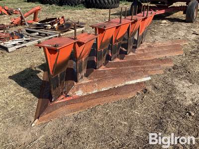 Richardson / Sunflower 5’ Sweep Blades on Frogs
