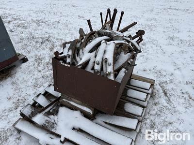 Steel Box w/Steel & Chisel Shanks