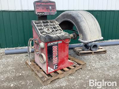 Hunter DSP9600 Tire Machine