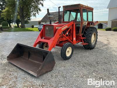 1969 Allis Chalmers 180 Tractor w/ Loader