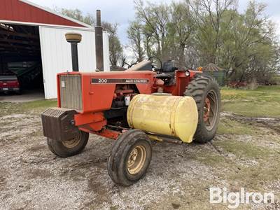 1975 Allis-Chalmers 200 2WD Tractor
