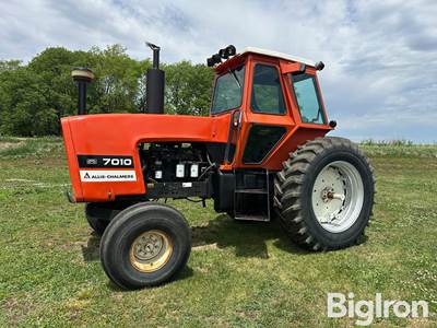 1981 Allis-Chalmers 7010 2WD Tractor