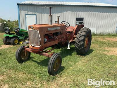 Allis-Chalmers D17 2WD Tractor