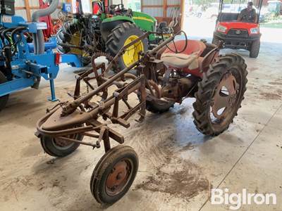 Allis Chalmers G Antique 2WD Tractor w/Attachments