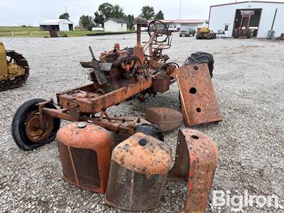 Allis-Chalmers WD45 Parts Tractor