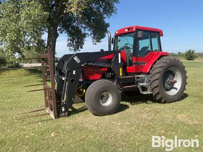 1990 Case 7120 Magnum 2WD Tractor w/Loader